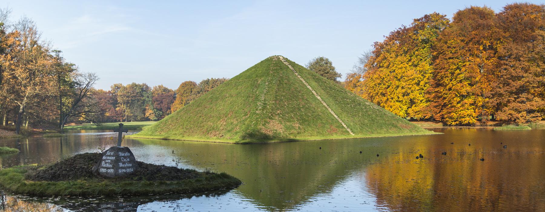 Seepyramide im Pückler-Park Branitz in Cottbus