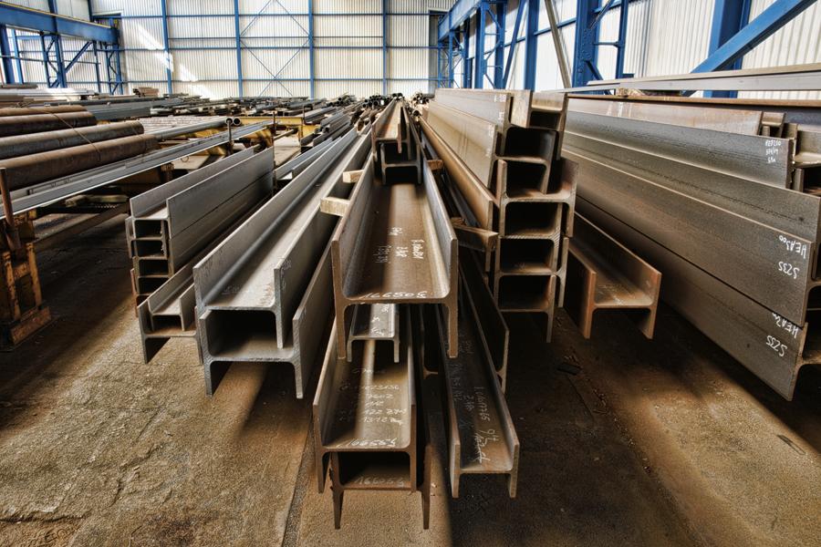 Bild aus der Produktionshalle von Züblin Stahlbau