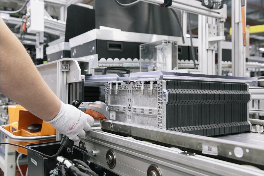 Production of lithium-ion batteries for drives of the future at Deutsche Accumotive GmbH & Co. KG, Kamenz