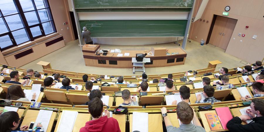 Lecture hall with students at the BTU Cottbus-Senftenberg